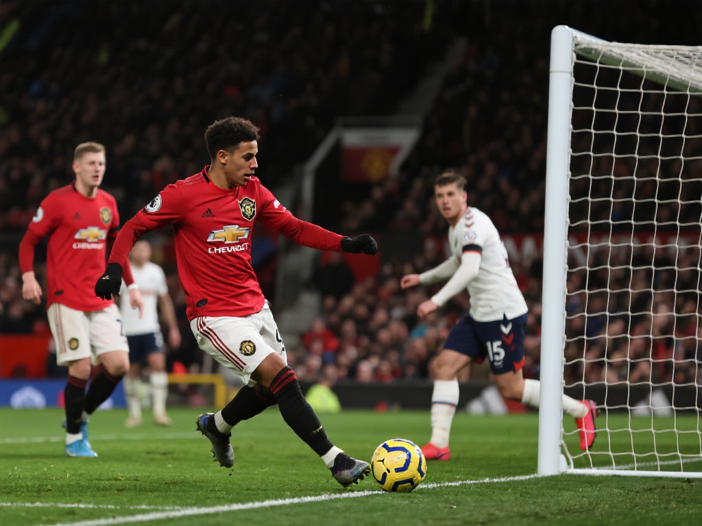 足坛惊变一夜：巴萨险胜皇马4-3！利物浦阿森纳握手言和，曼联7轮不胜陷低谷