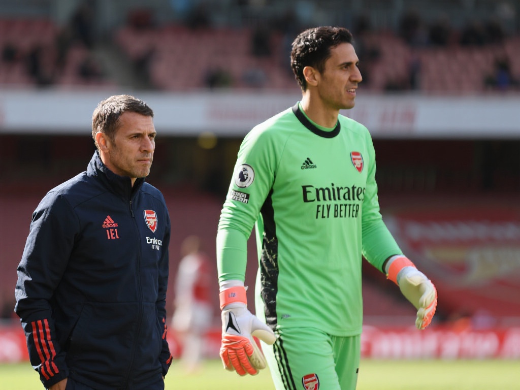 记者:枪手仍在竞争赫伊森!贝尔塔或否决阿尔特塔收购新门将要求 据内部人士透露,体育总监贝尔塔可能并不完